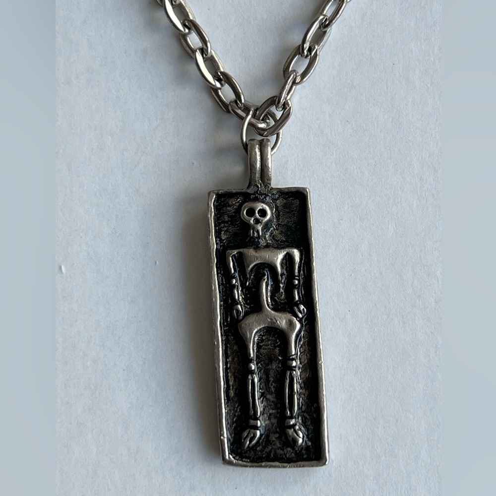 2/$20💙Vintage men's skeleton pendant only
